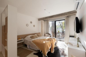 Cbmona Suites